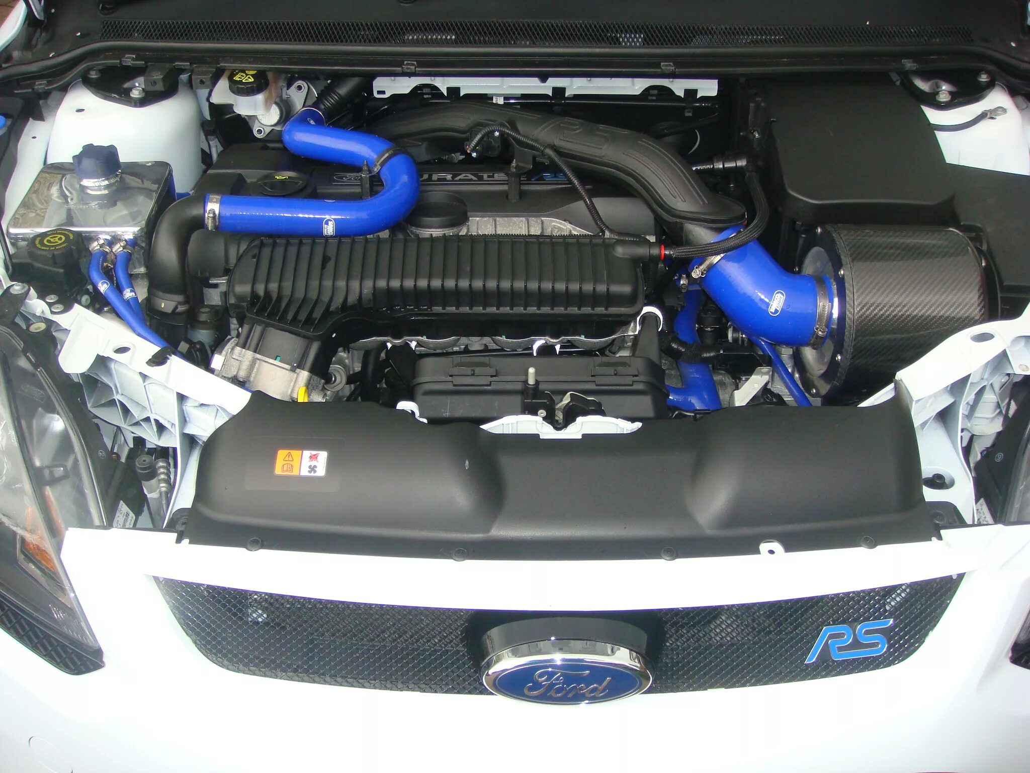 Куга 2.5 турбо. Двигатель 2.5 для Форд фокус RS. Холодный впуск Форд фокус 3 1.6 125. Focus RS mk2 мотор. Впуск Ford 2.5 Turbo.
