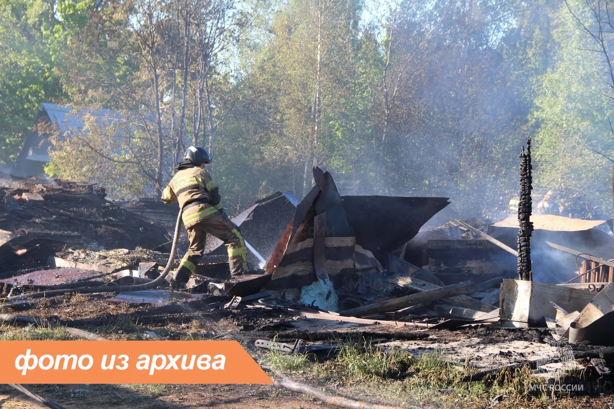 Пожар в волховском районе. Пожар в приозерске. пожар лен обл. пожар в тосненском районе. пожар в деревне.