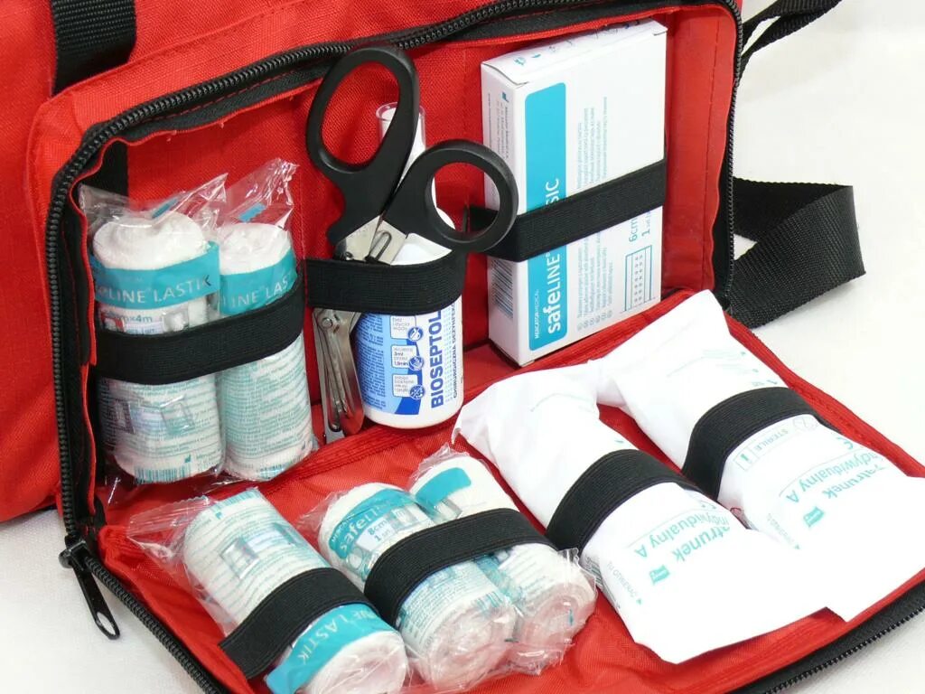 набор средств для оказания первой помощи. комплекты для оказания медицинской помощи. аптечка. изделия медицинского назначения. 1331н о комплектации аптечек.