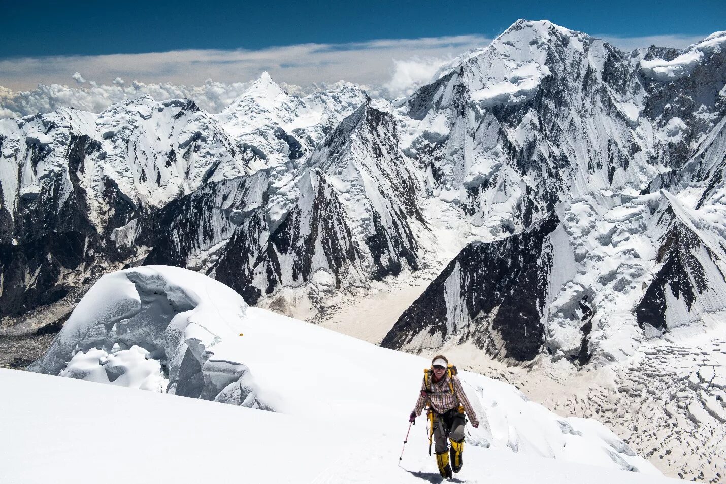 восхождение обоев. гималаи восхождение. гималаи эверест восхождение. человек на вершине. вершина горы.