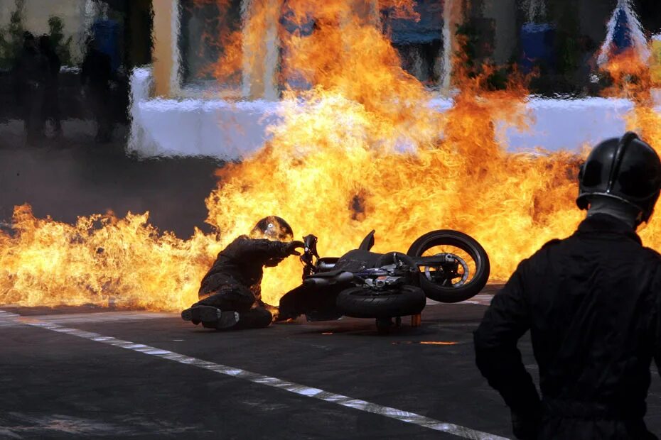 Клип байки. Мотоцикл в огне. Пламя на мотоцикле. Огонь мокоцекол. Мото огонь.