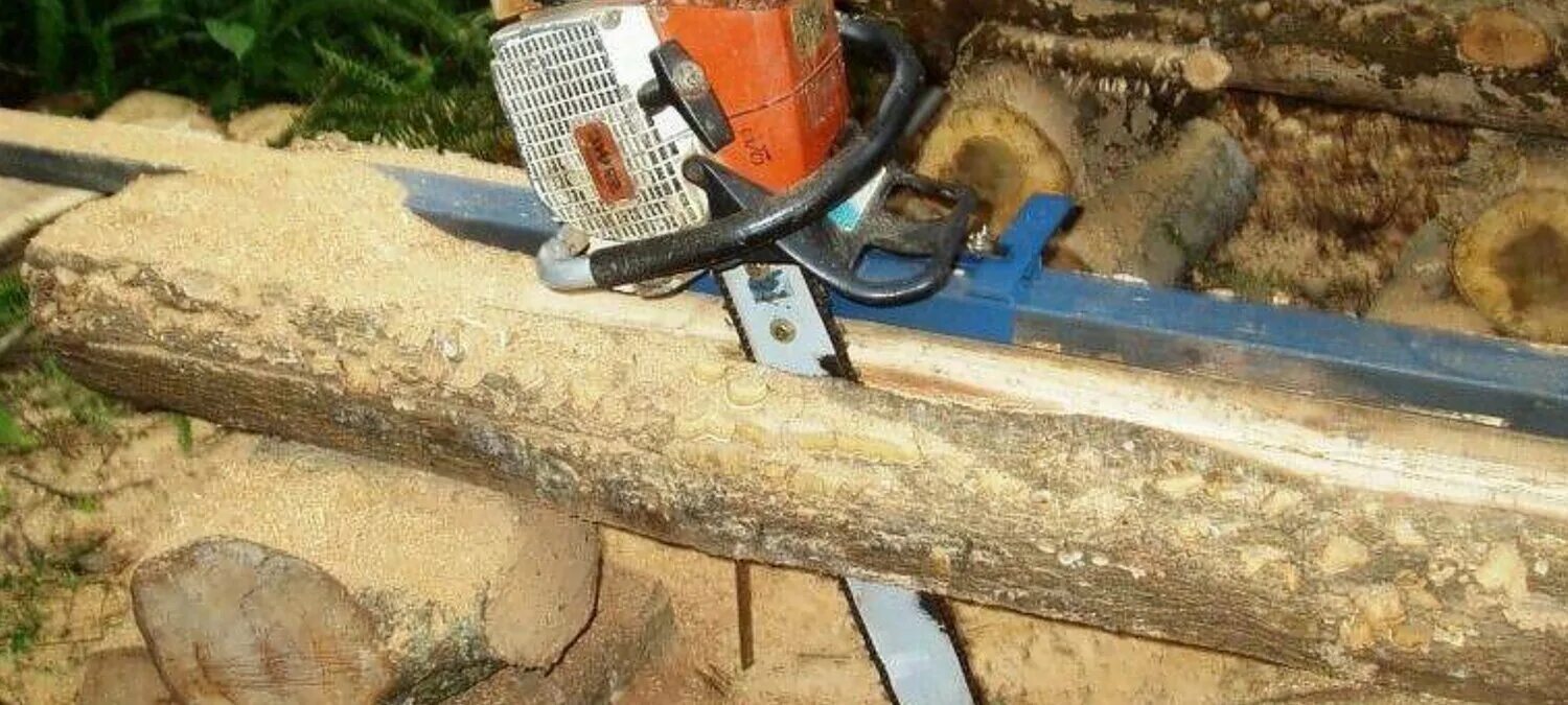 Ленточная мини пилорама хускварна. Приспособление для распиловки бревен stihl. Распилить бревно на доски бензопилой. Пилорама мини big mill lsg logosol. Пилорама цепная шинная для продольной распиловки бревен.