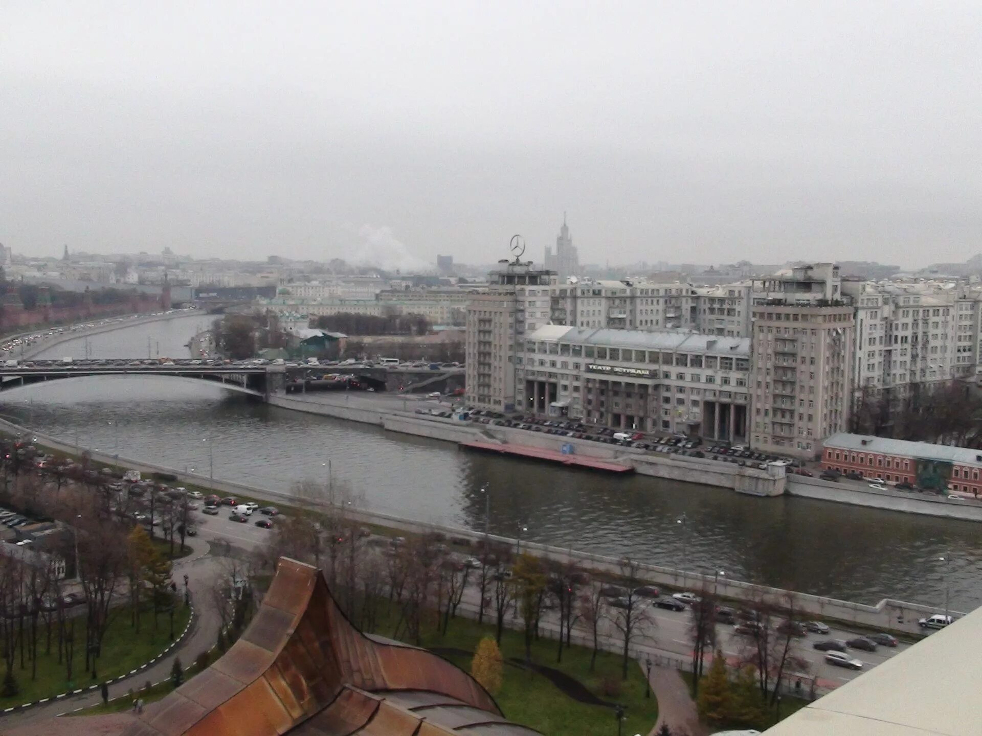 Дом правительства на Берсеневской набережной. Берсеневская набережная Москва. Дом правительства на набережной в Москве. Музей на Берсеневской набережной в Москве. Дом на набережной сайт