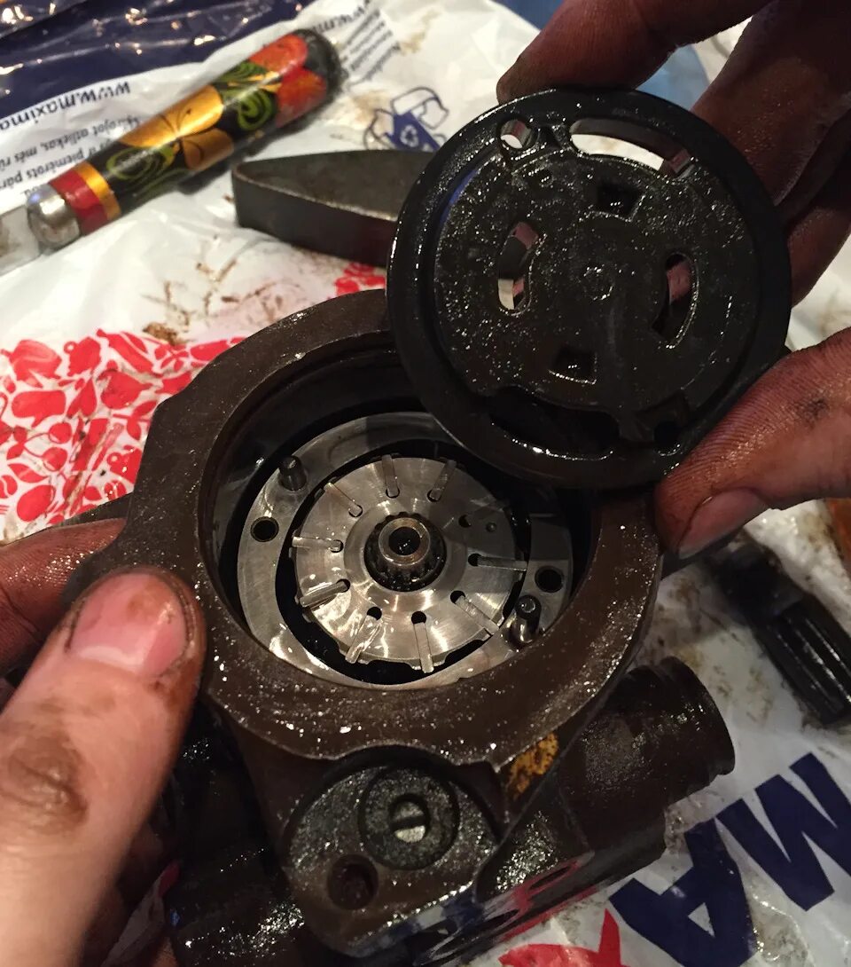 Люфт помпы. Помпа kia rio. Помпа а274. Замена водяного насоса. Звук неисправной помпы.