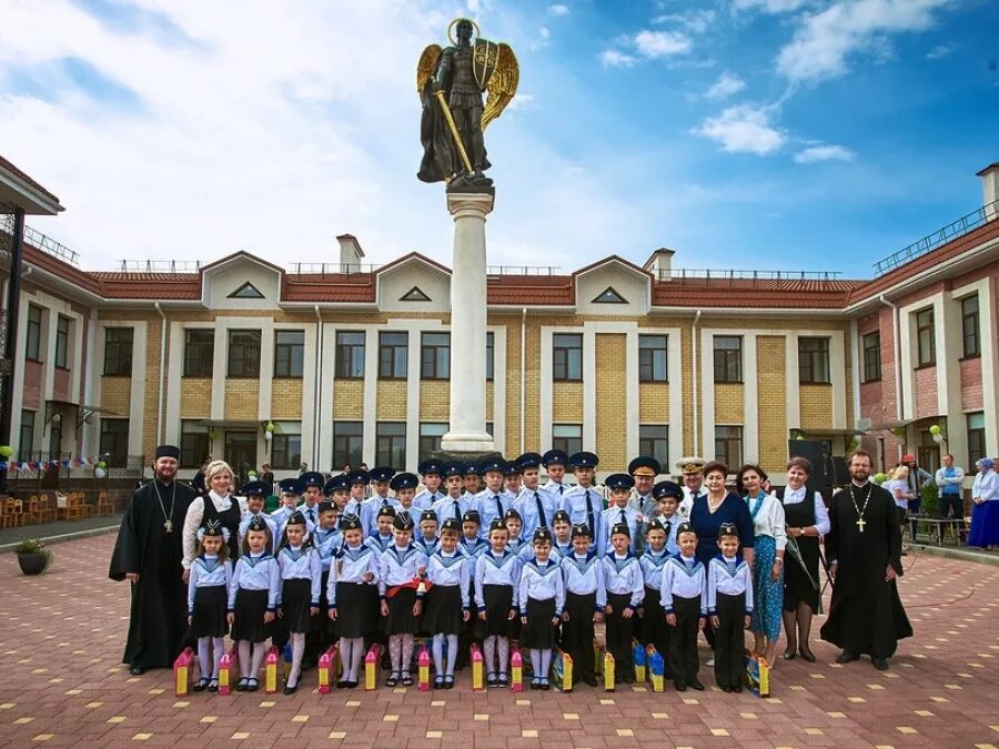 Сады михайловск ставропольский. Свято Никольская школа Михайловск. Кадетский корпус в Дербенте. Гимназия в Михайловске.