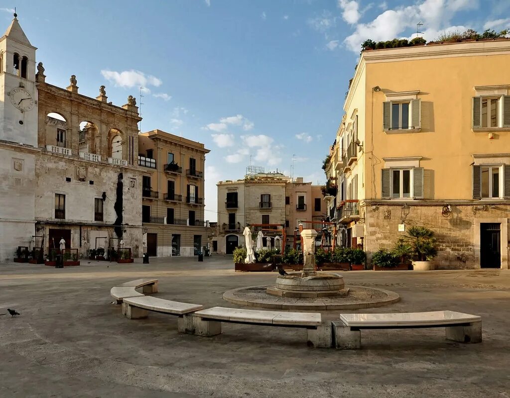 Бари Италия. Бари Италия рыночная площадь(Piazza Mercantile). Бари Италия старый город. Albicocca площадь Бари. Бари 8