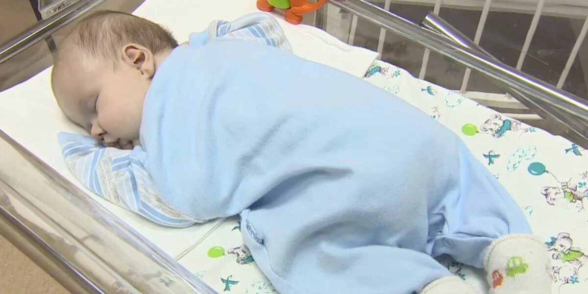 Брошенные дети в роддомах. Брошенные дети в больнице. Брошенные дети ролик. Дети сироты. Брошенные дети фото.