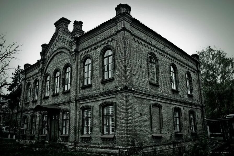 Старооскольский краеведческий музей старый оскол улица. Старые здания старого оскола. Старые здания старого оскола. Старый оскол старооскольского театра для детей и молодежи. Архитектура старого оскола.