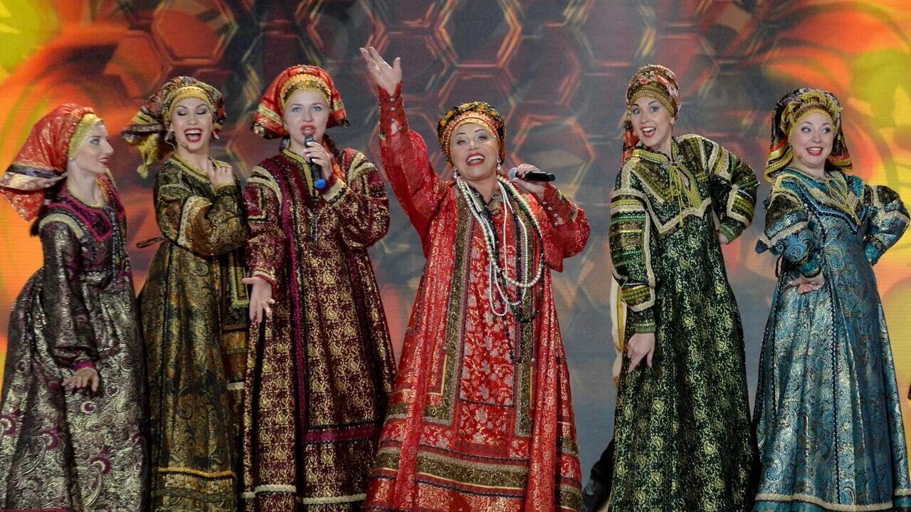Бабкина народные песни. Ансамбль надежды бабкиной. Бабкина народные песни. Костюмы ансамбля надежды бабкиной. Юбилейный надежды бабкиной ансамбль казачий дюк.