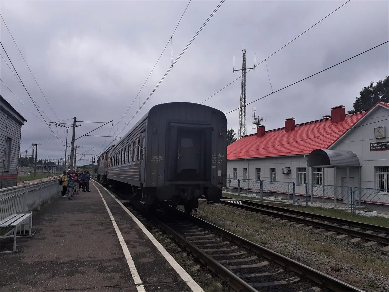 Погода в угловке новгородской области на 10. Станция Угловка Новгородская область. Железная дорога Боровичи Угловка. Угловка Новгородская область вокзал. Угловка ЖД вокзал.