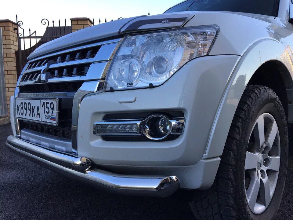 Передний бампер pajero 4