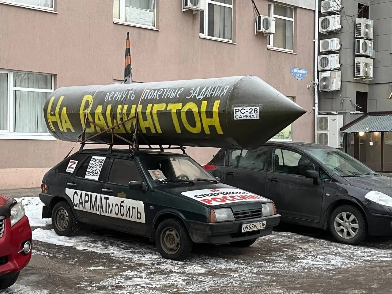 Фотографию сармата мобили. Сарматомобиль на вашингтон. Сармат мобиль фото. Сармат мобиль фото. Машина ракета.