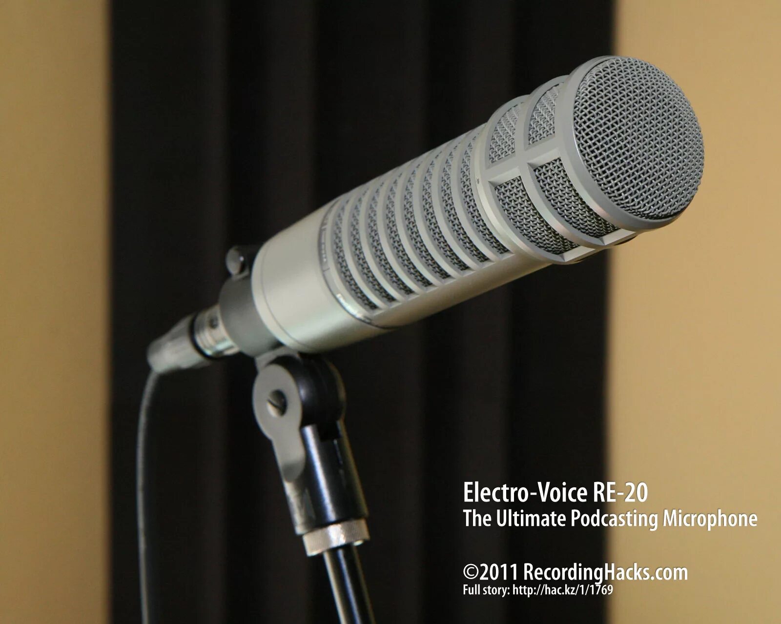 Как звучит микрофон. Микрофон Electro Voice re20. Микрофоны Electro-Voice re410. Electro Voice e50 микрофон. AKG микрофон подкаст.