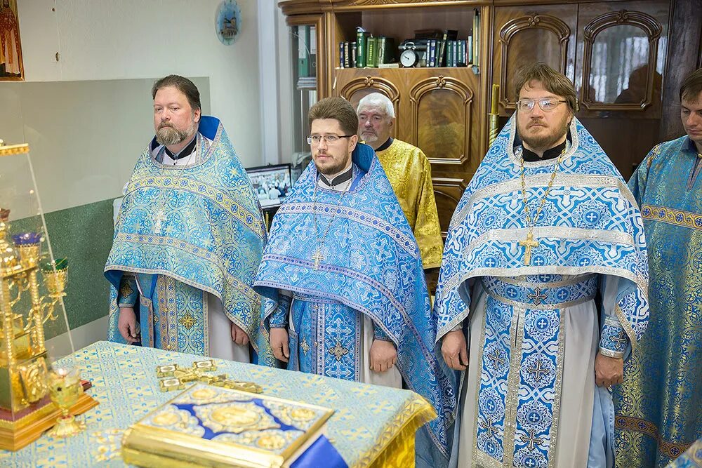 храм рождества христова красноярск расписание служб. престольный праздник в чкаловске 2014. храм рождества христова во фрязино. церковь рождества христова фрязино батюшка иероним. храм святителя луки в митино.