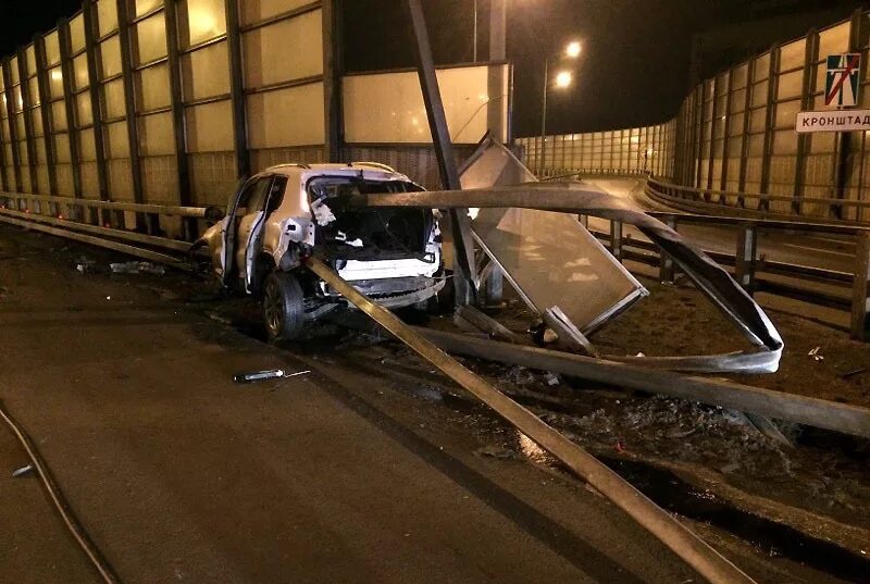 Дтп в кронштадте сегодня. Дтп на дамбе кронштадт сейчас. авария на дамбе кронштадт. кронштадт происшествия. транспортные происшествия в кронштадте.