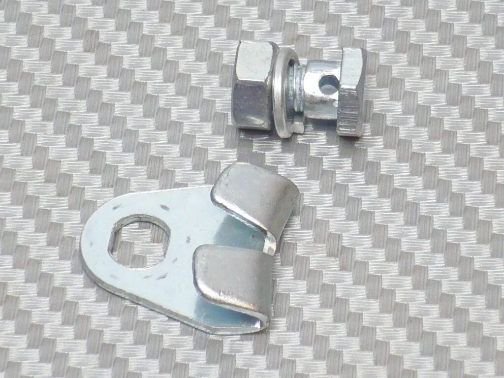 Защелка троса. Скоба крепления троса кпп рено трафик. 8309 кронштейн тросика. Фиксатор троса yamaha. Фиксатор троса кпп opel.