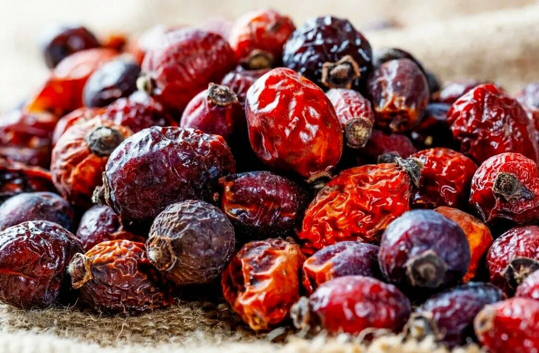 Сырье содержащее витамины. Шиповник майский сырье. Шиповник сушеный "экстра" в/с 1/1кг узбекистан. Боярышник даурский сырье. Черная смородина тип плода.