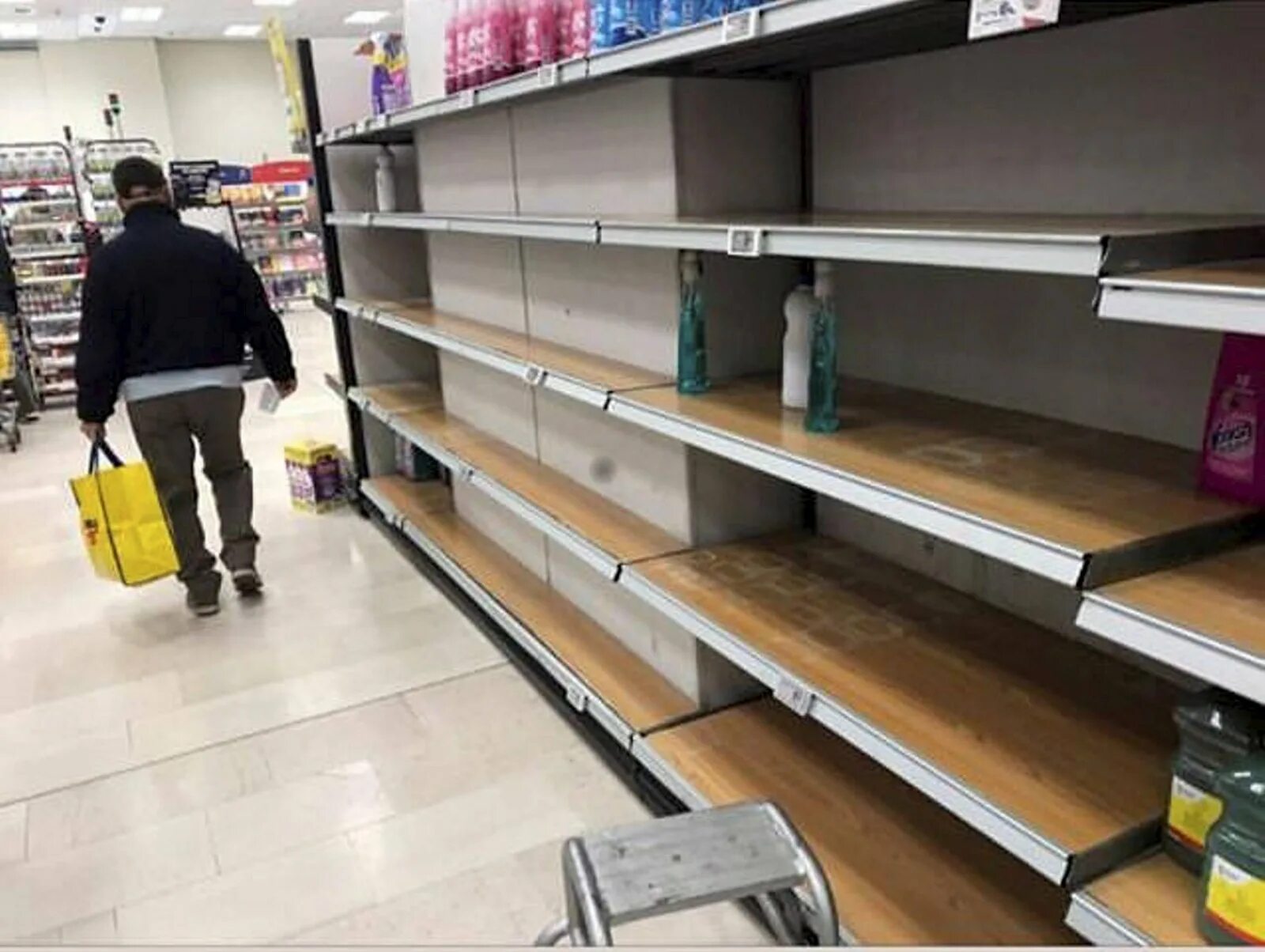 Почему в магазине нет товаров