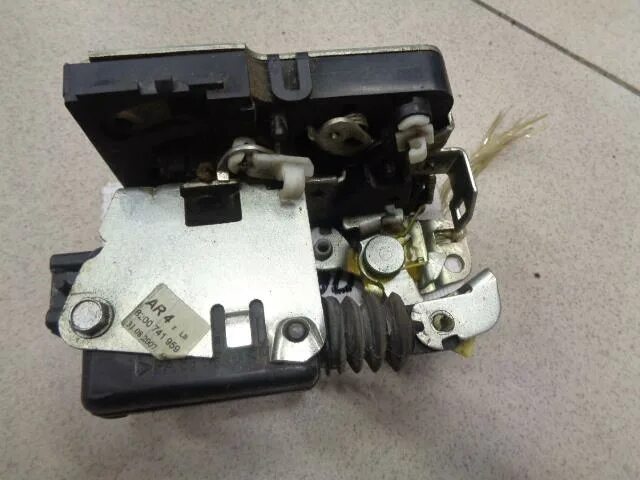 замок передней правой двери рено логан. замок передней левой двери logan 1 артикул. замок передней двери рено логан. дверной замок рено логан 1. замок передней правой двери логан 1.