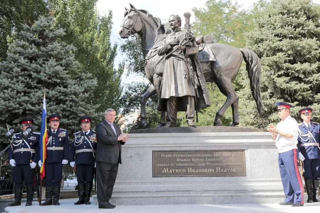 Памятник м и платову. Памятник платову в ростове на дону. памятник матвею ивановичу платову в ростове на дону. ростов на дону памятник казачеству на дону.