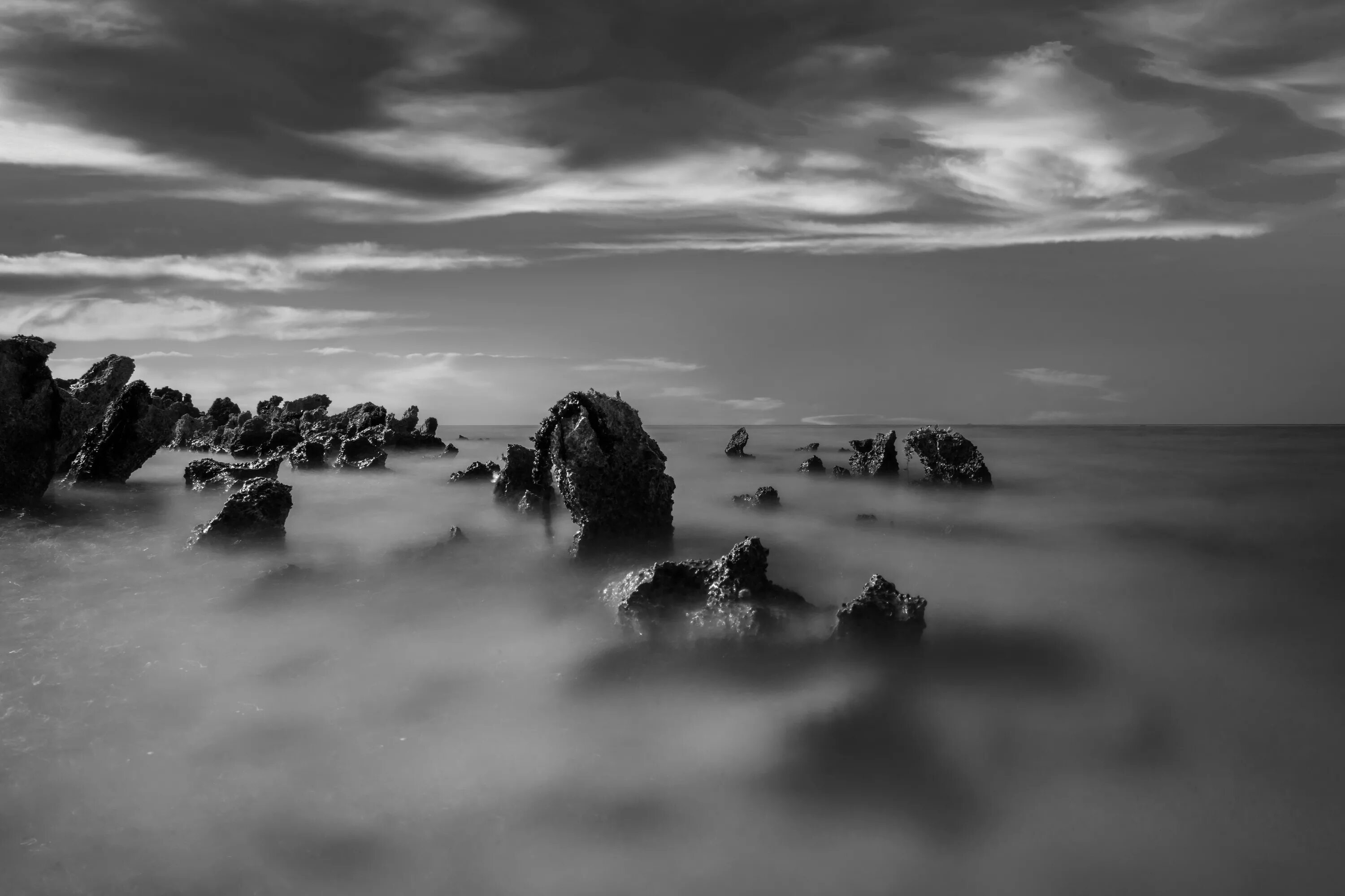 Черное море много лет назад. Белое море туман. природа море. белое и черное море. чб природа море.