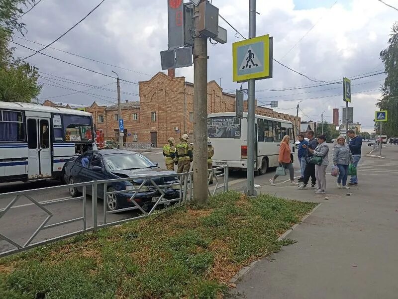 Маленькая сызрань новости происшествия. Авария в Сызрани на улице Бабушкина. Перекресток улица. Сызрань улицы. Сызранский автобус