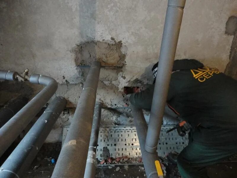 Горячие трубы в подвале. Изоляция трубопроводов отопления в подвале. теплоизоляция труб в подвале. изоляция труб отопления в подвале. теплоизоляция труб отопления в подвале.