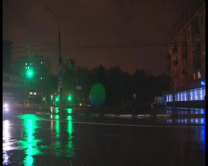 В москве отключили свет. В городе нет освещения. Нет освещения. Кишинев отключили уличное освещение. Нет освещения по улице.