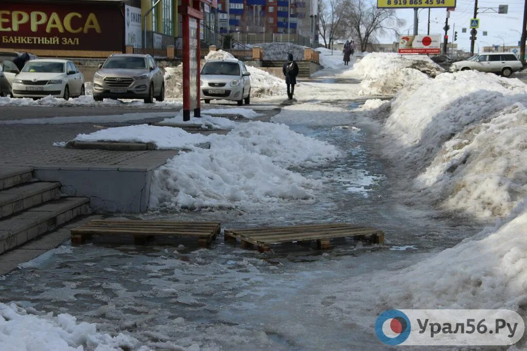 Новости урал 56 орск главный сайт. Лед тротуары урал56. Ставрополь лед на тротуарах. Ледяные тротуары фото.
