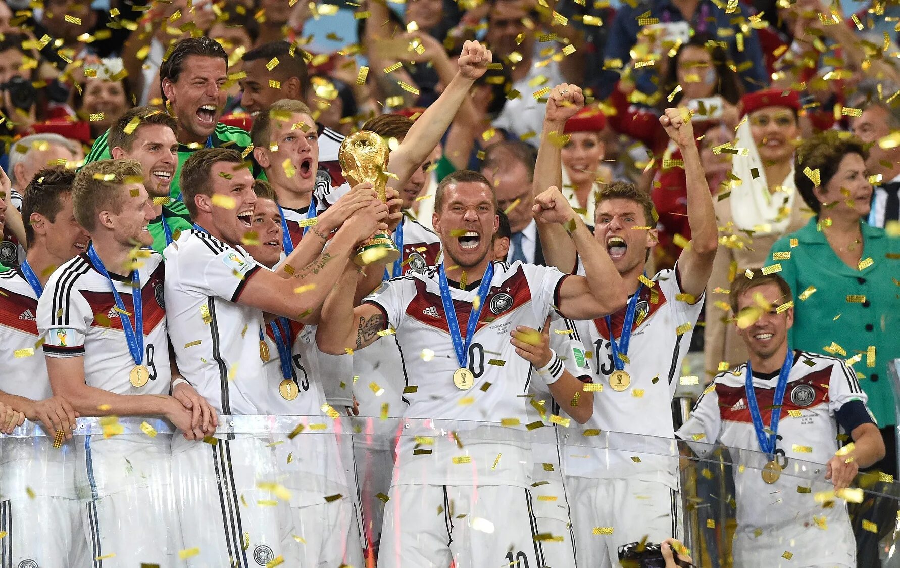 В каком году чемпионат по футболу. Германия чемпион мира по футболу 2014. Сборная Германии чемпион мира. Чемпион МРА В Бразилии 2014 Германия. Чемпионы мира по футболу 2014.