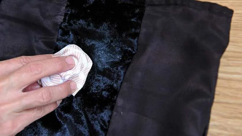 Убрать блеск с одежды. След от утюга на одежде. Убрать блеск с одежды. Утюжить джинсы. Утюжка ткани.