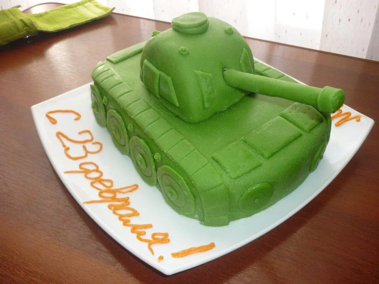 Торт в виде танков. Торт танк т34. Торт с танком е100. Торт танк кв 2. Торт танк т-72.