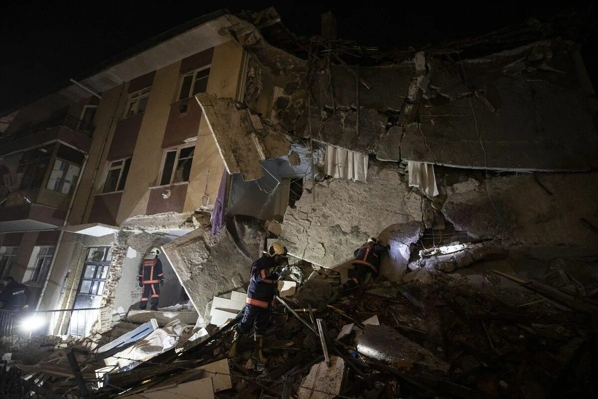 Землетрясение 24. В Анкаре прогремел взрыв, есть раненые.
