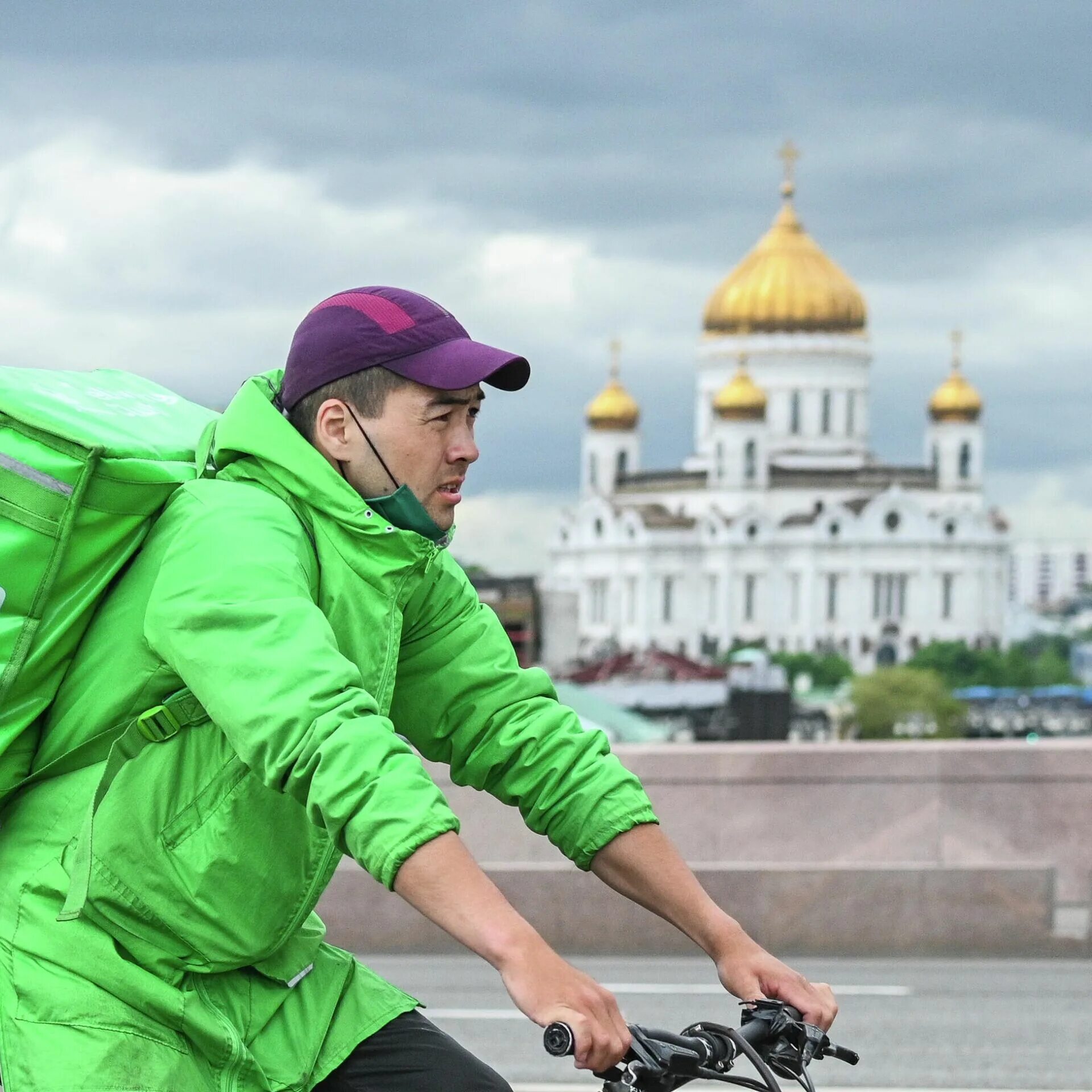 Прямой работодатель курьер пешим москва. Велокурьер Деливери клаб. Курьер в Москве. Велокурьер Москва. Профессия курьер.