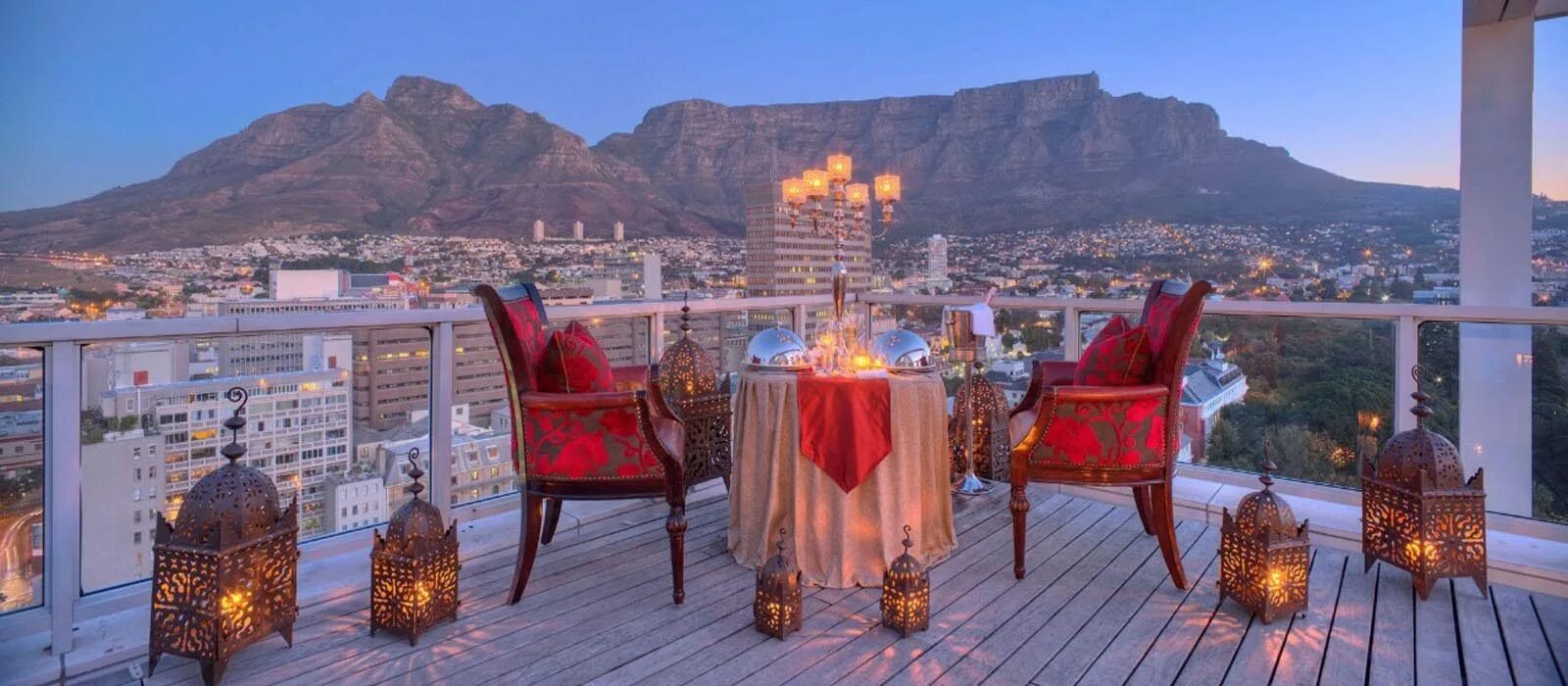 Holiday in town. Taj Hotel Cape Town. Хотел Кейптаун Сити. Lal Cape Town.