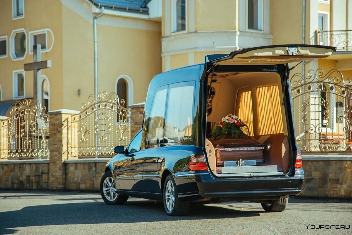 Фиат дукато катафалк. Аурус лафет. Катафалк мерседес. Линкольн машина катафалка. Аурус катафалк.