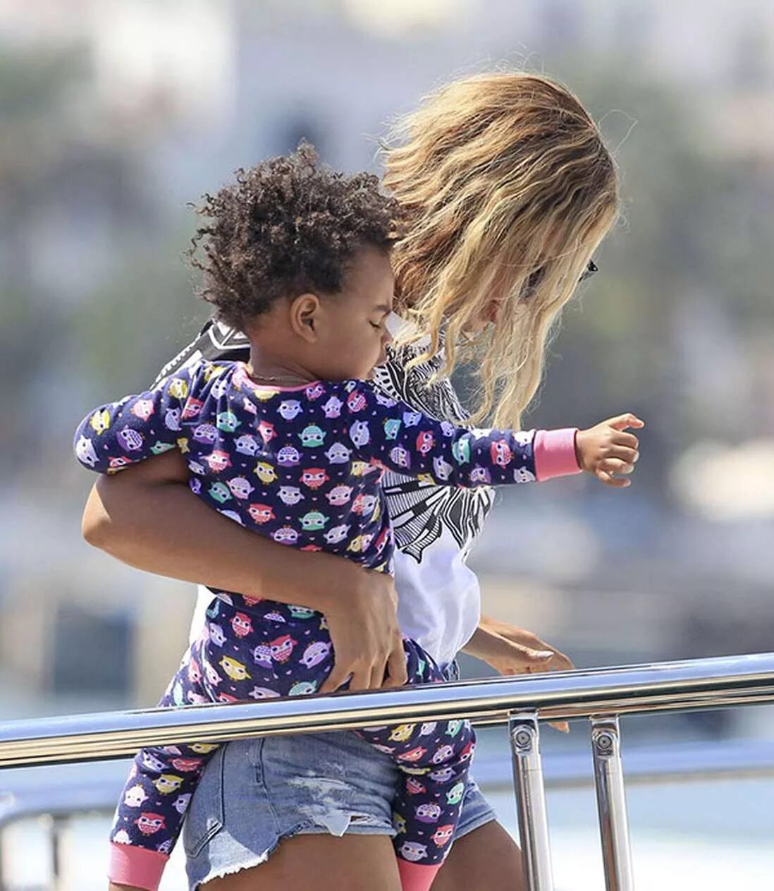 Beyonce daughter. Бейонсе и Блю Айви. Блю Айви дочь Бейонсе. Блю Айви Ноулз Картер. Бейонсе и Блю Айви 2023.