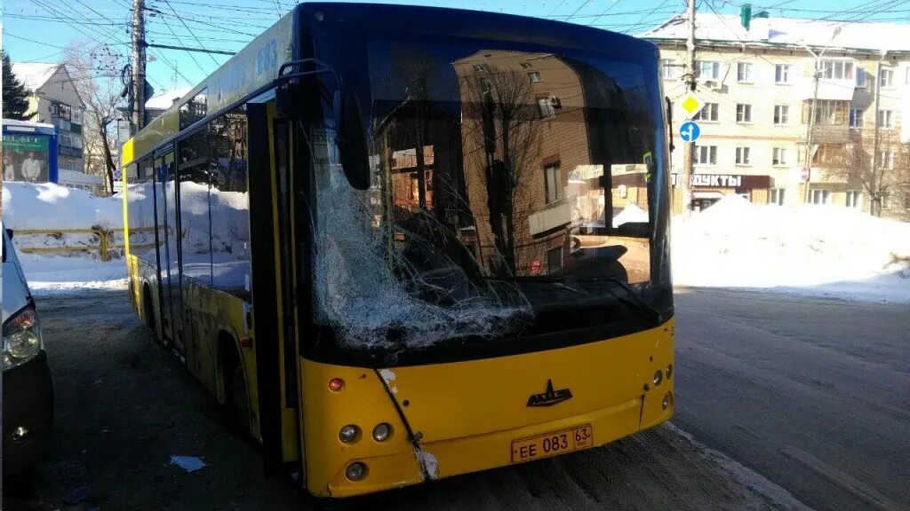 Автобус тольятти поволжский. Авария автобуса в Тольятти. Авария маршрутки Тольятти. Тольяттинский автобус. Автобус Тольятти Самара.