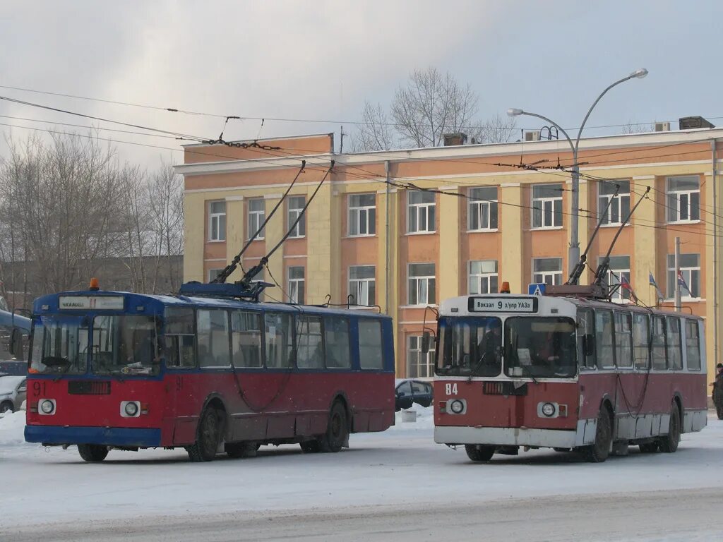 Троллейбус урал. ЗИУ-682 Каменск Уральский. ЗИУ 9 Каменск-Уральский. Троллейбус в Каменске Уральском. Трамвай в Каменске-Уральском.