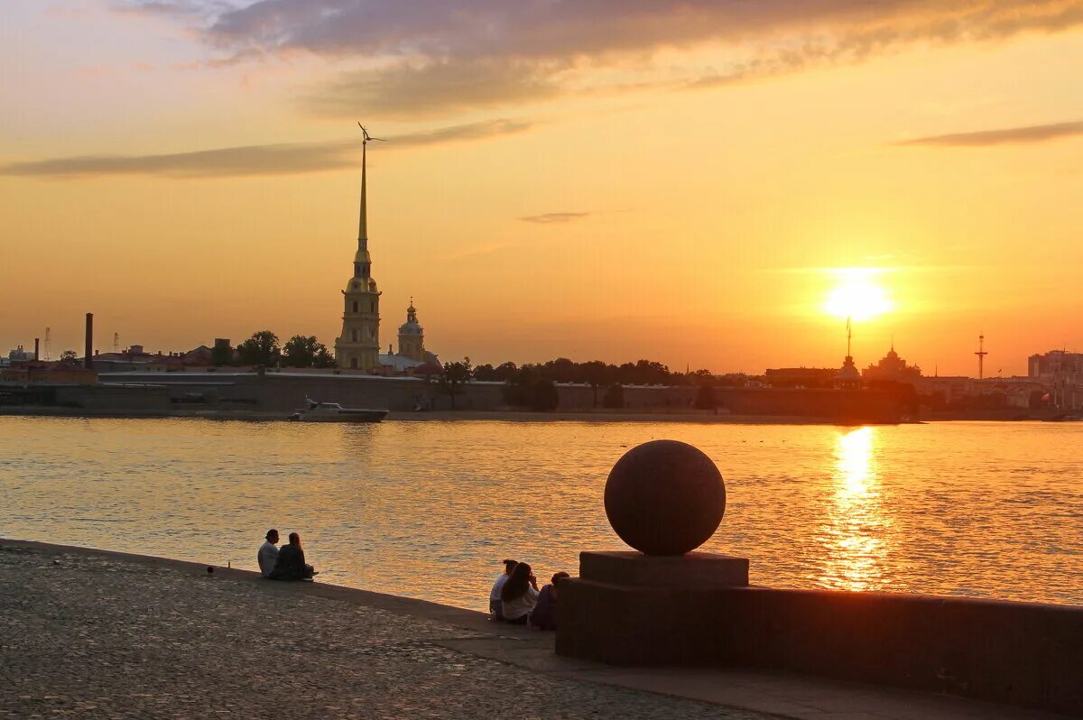 Рассвет в санкт петербурге. Санкт-Петербург Восход на Неве.