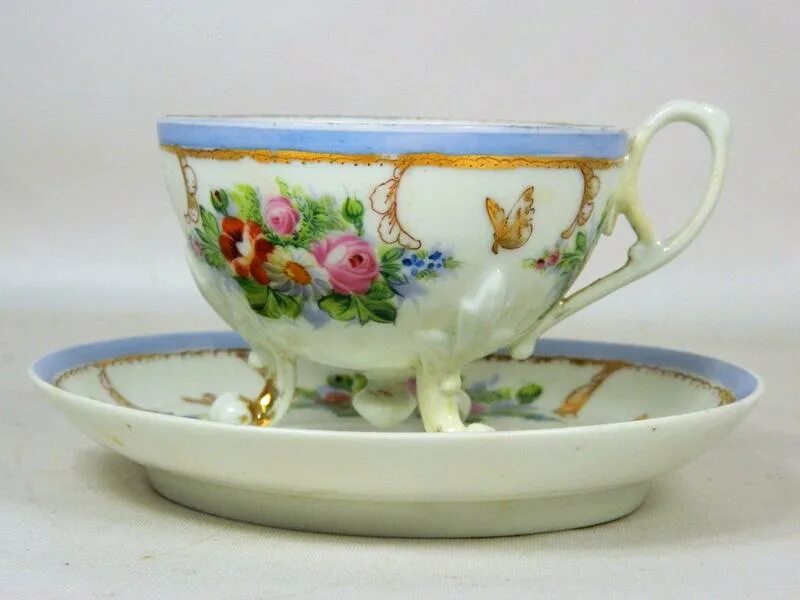 Чашка фарфоровая на ножках. Чашка на ножках. Кофейные пары фарфор. Чайная пара зима ифз. Чайная кружка на ножках.