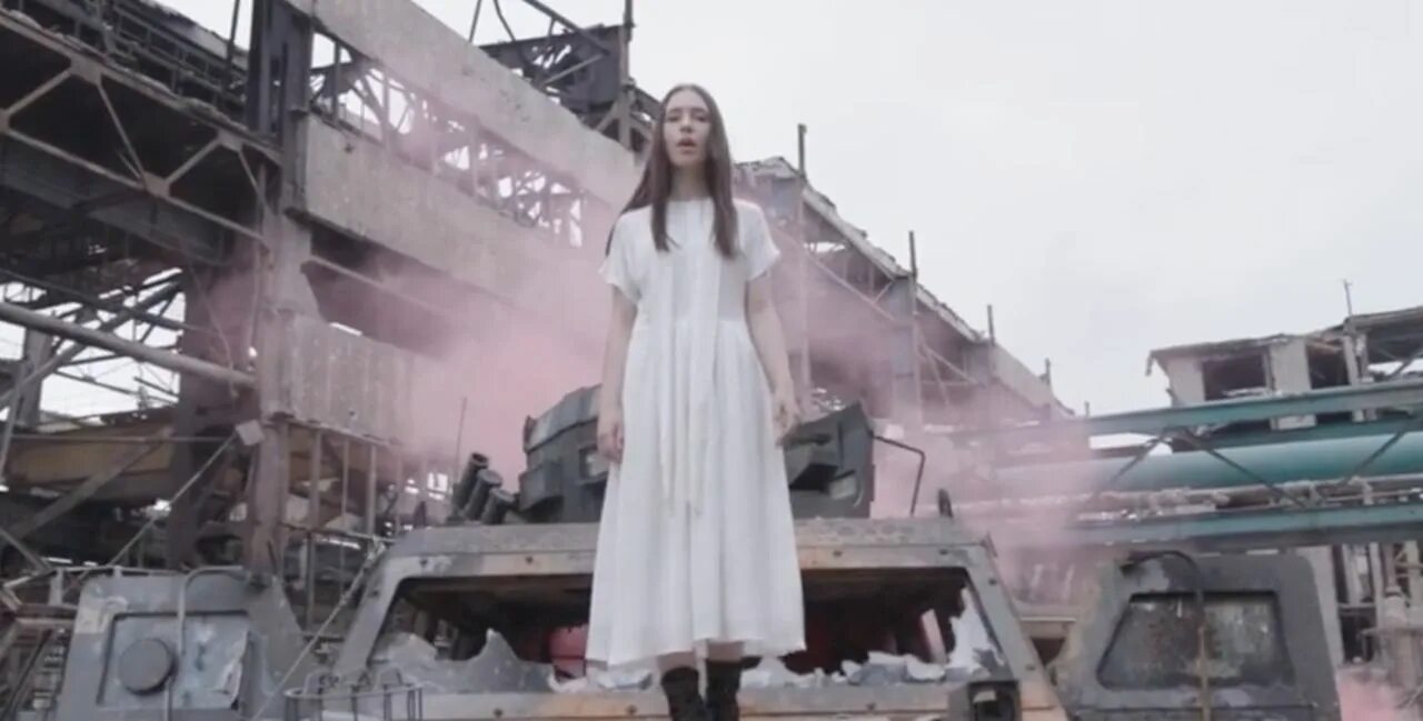 Лепестки дарья фрей, аким апачев. Дарья фрей фото. Дарья фрей. Дарья фрей. Дарья фрей.