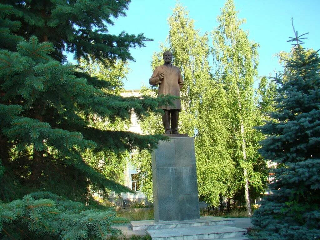 Город Чайковский Пермский край. Памятники города Чайковский. Памятник Петру Чайковскому в Чайковском. Город Чайковский памятник Чайковскому. Сайт г чайковского