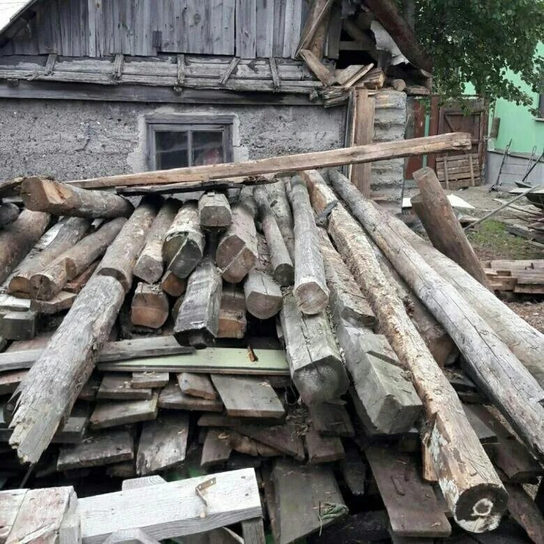 Доски на дрова. Старые доски на дрова. Бревна на дрова. Старый дом на дрова. Приму дрова