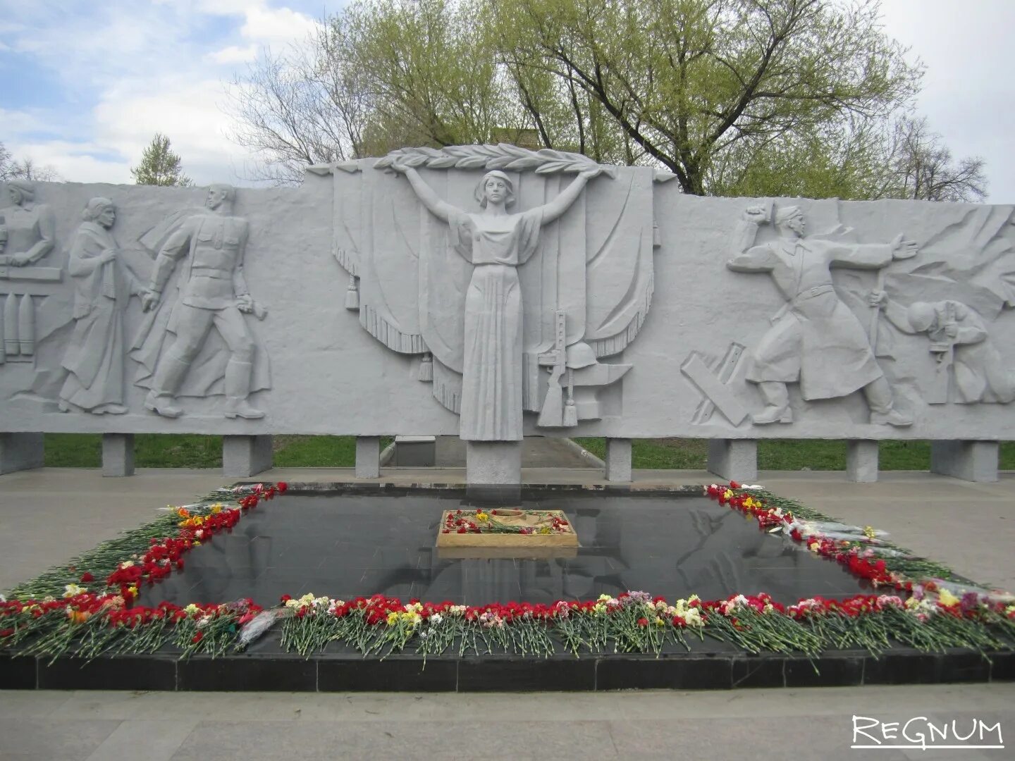 Какой памятник посвящен событиям 1941. Мемориал памятники Великой Отечественной войны 1941-1945. Мемориал Великой Отечественной войны Челябинск. Памятники Великой Отечественной войны 1941-1945 в городе Челябинске. Памятники Челябинска посвящённые ВОВ 1941-1945.