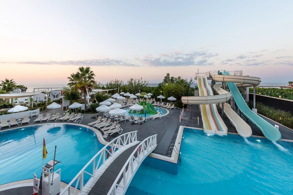 White resort hotel. Отель Вайт Сити Резорт 5 звезд Алания. White City Resort 5 Аланья. Турция отель Уайт Сити Ресорт. Отель Вайт Сити Турция 5 звезд.