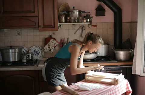Она захотела на кухне