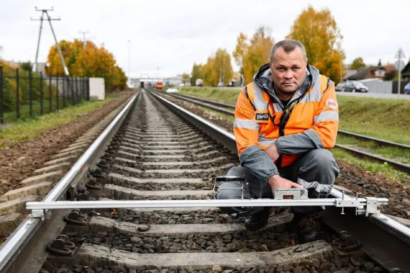 обязанности контролера ж д пути. график контролёра состояния жд пути. старший контролёр состояния железнодорожного пути. контролер состояния жд пути картинки. инспектор на железной дороге.