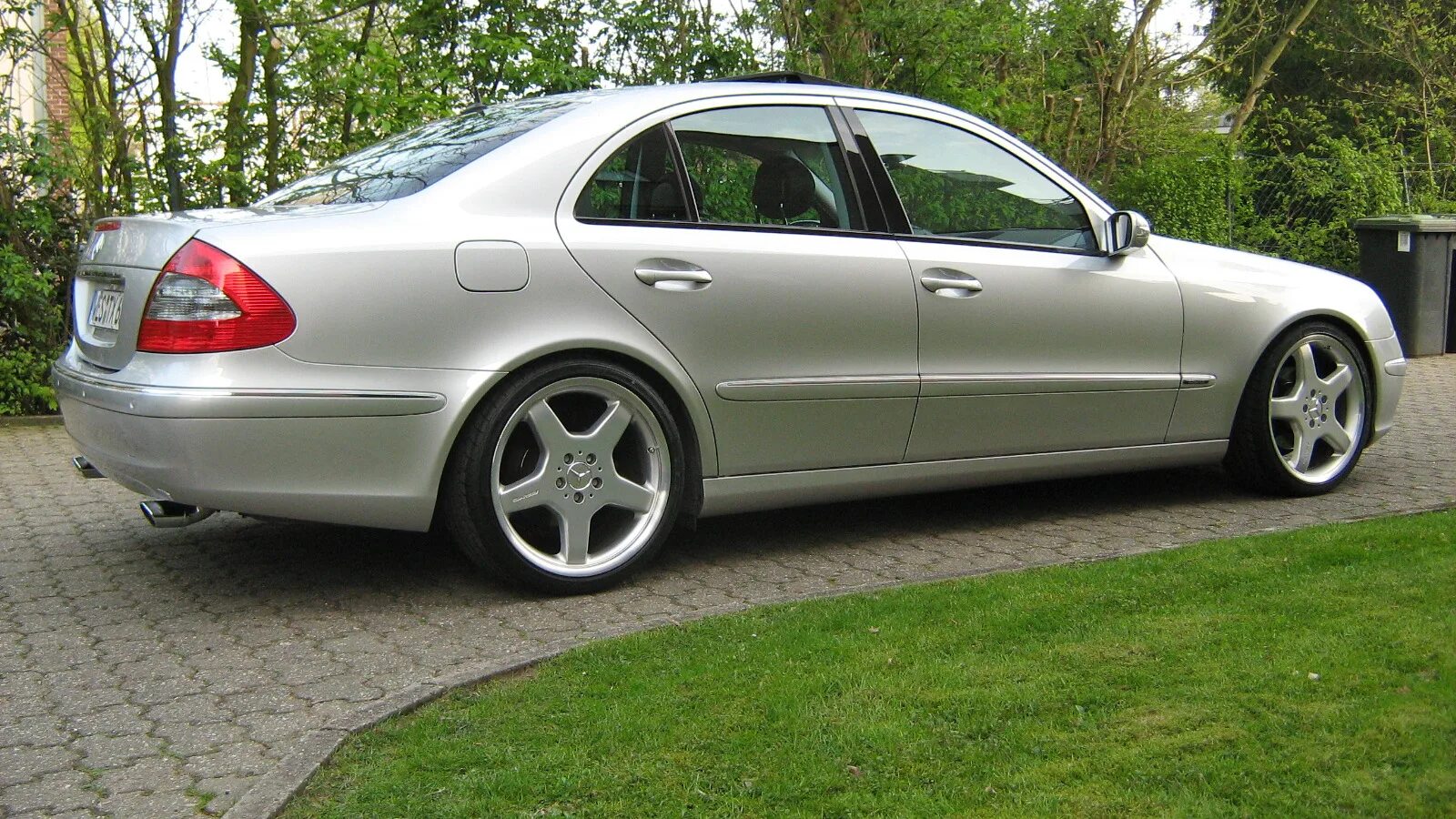 Куплю mercedes 211. Mercedes w211 r18. Mercedes w211 r19. Мерседес 211 r18. Мерседес w211 AMG диски.