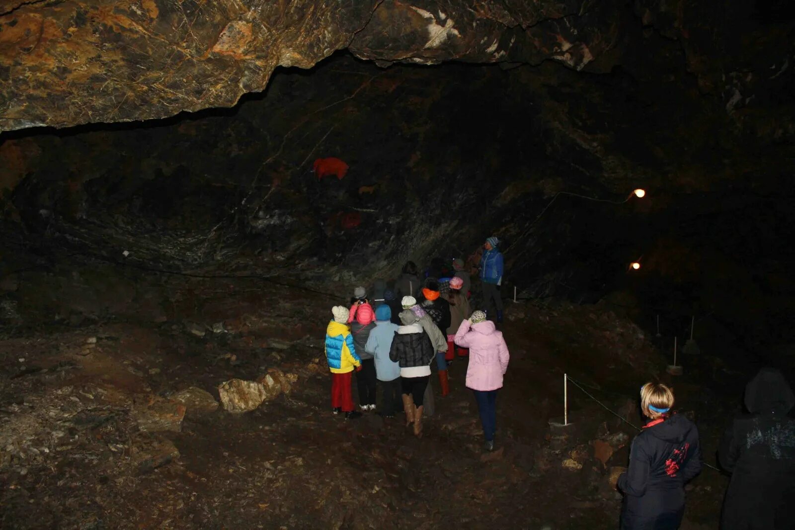 Караульная пещера красноярск экскурсия. Пещера на караульной горе красноярск. Грот капельный караульная пещера. Пещера караульная красноярск экскурсия. Караульная пещера красноярск экскурсия.